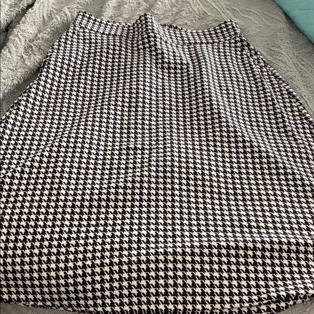 CAbi Black and White Houndstooth A-Line Skirt